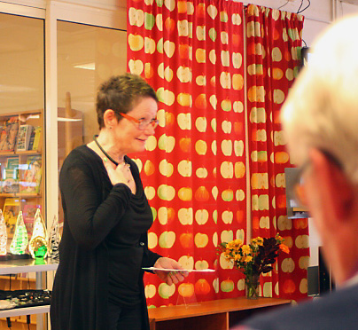 Anita Mariasdotter läser sina två dikter Smålandssmycken samt Längtan.
